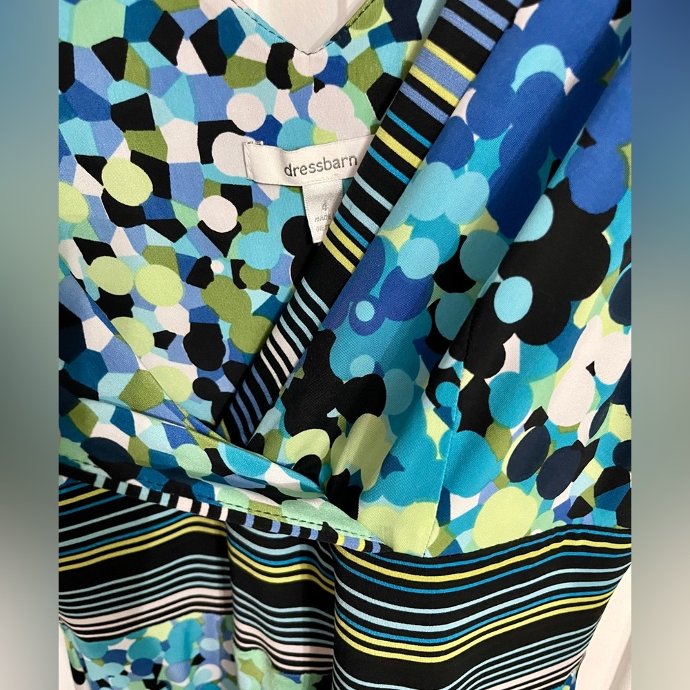Beautiful Abstract Dress - Picture 3 of 4